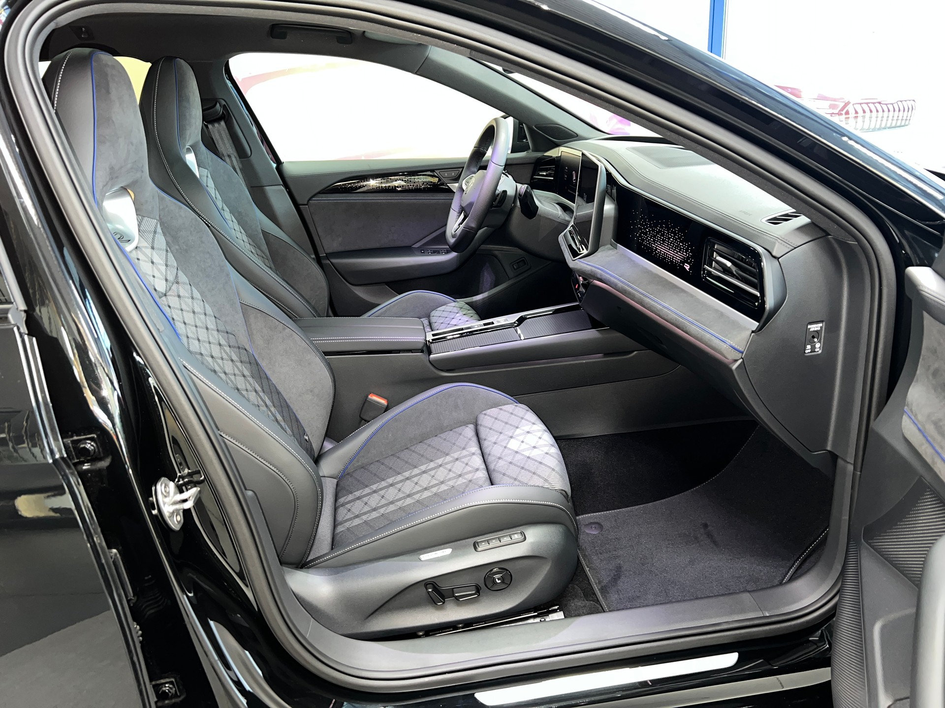 VW Passat Variant 2.0 TDI evo R-Line 4 Motion DSG-image-7