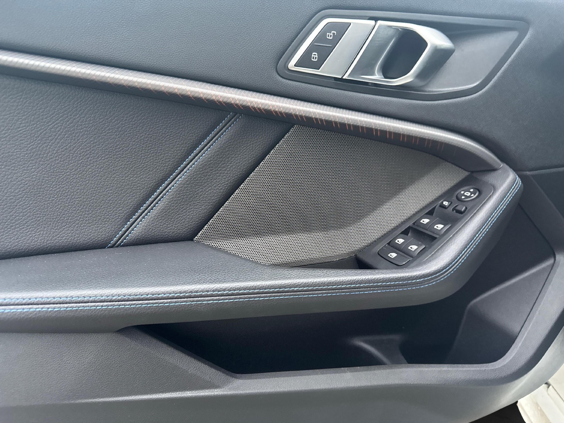 BMW 1er Reihe F40 118i-image-12