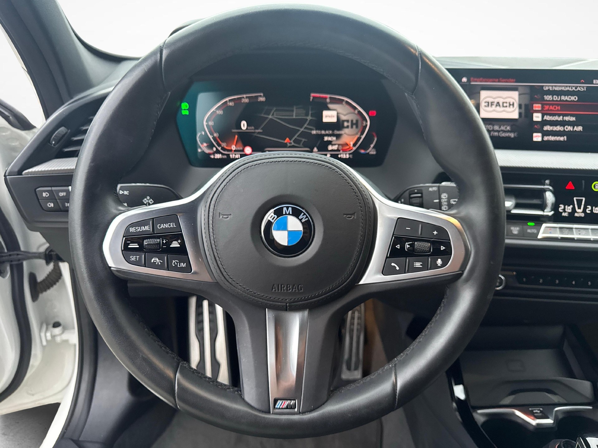 BMW 1er Reihe F40 118i-image-13