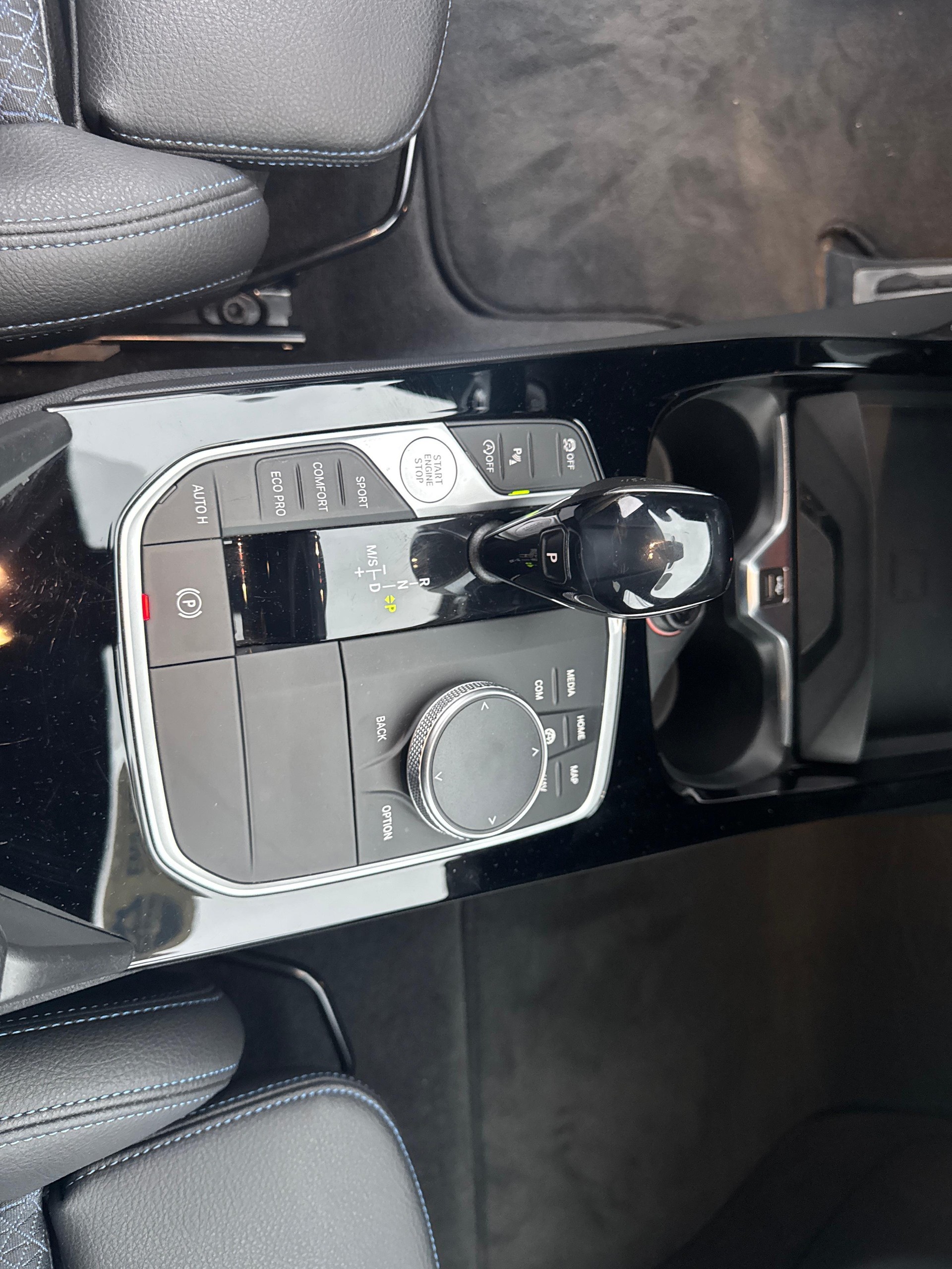 BMW 1er Reihe F40 118i-image-17
