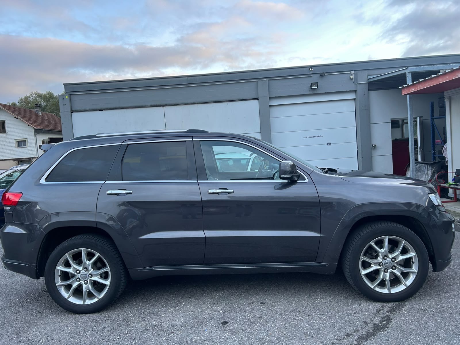 JEEP Grand Cherokee 3.0 CRD Summit Automatic-image-4
