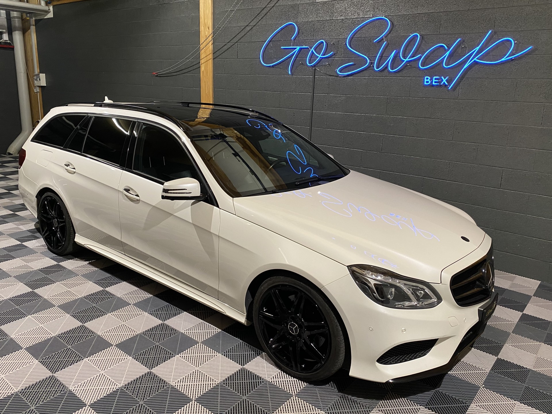 MERCEDES-BENZ E 350d BlueTEC AMG Line 4Matic 7G-Tronic-image-1