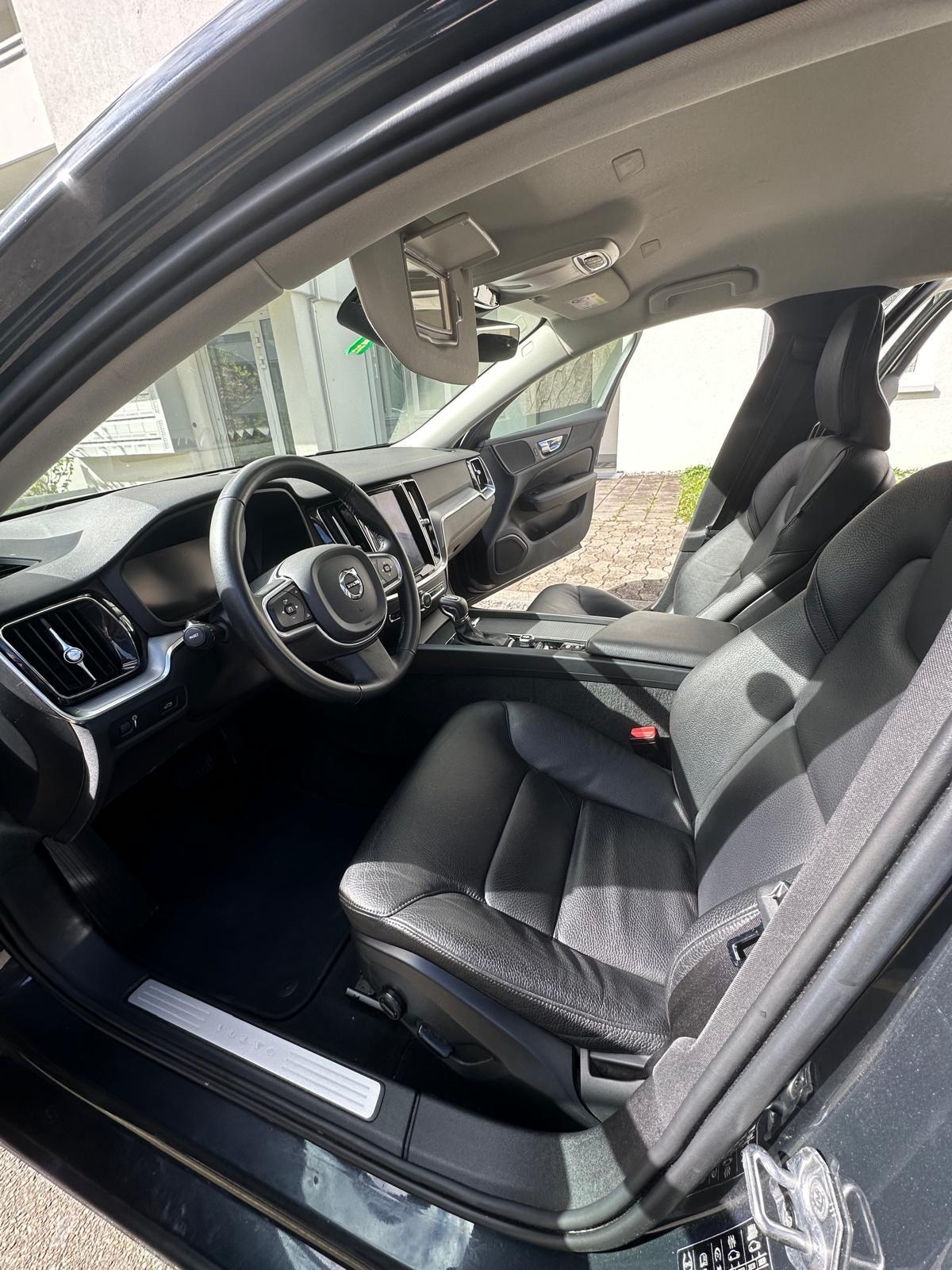 VOLVO V60 D4 AWD Momentum Geartronic-image-11