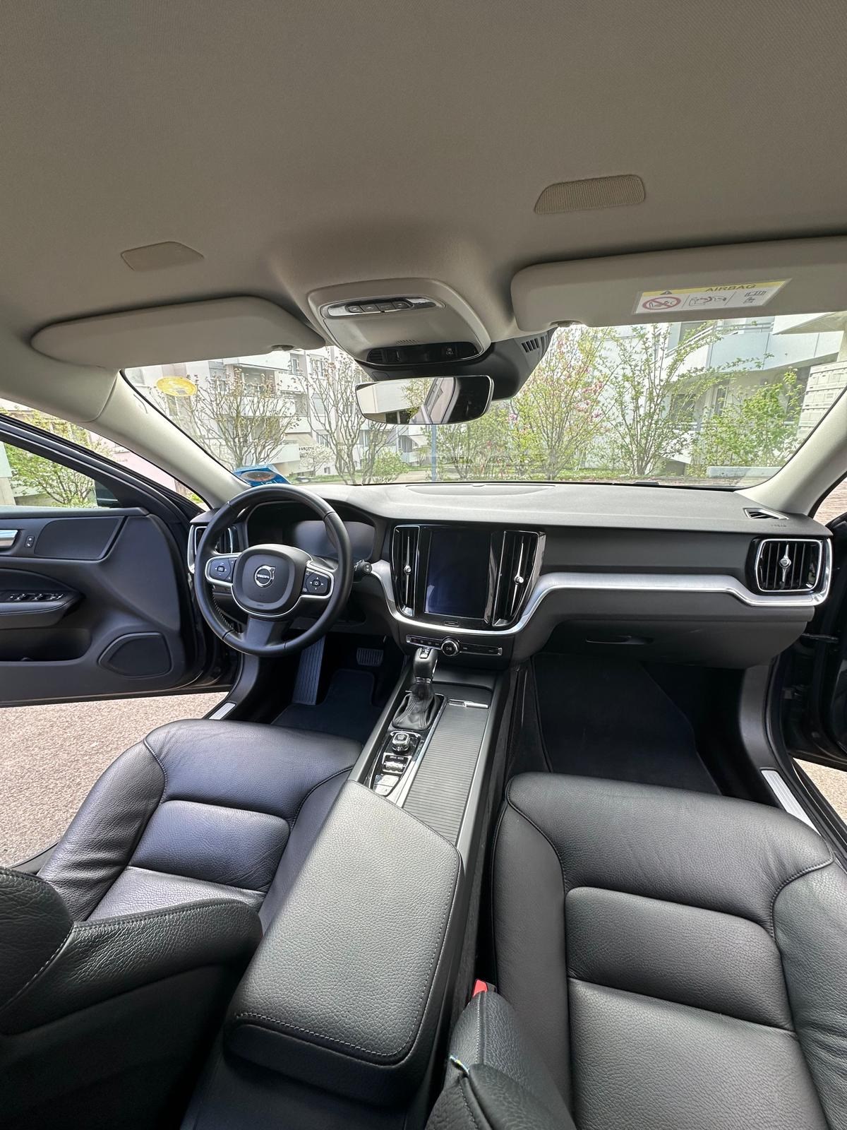 VOLVO V60 D4 AWD Momentum Geartronic-image-12