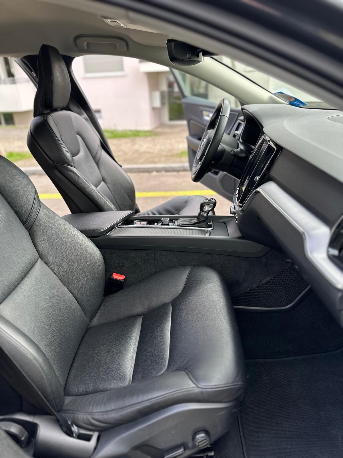 VOLVO V60 D4 AWD Momentum Geartronic-image-6