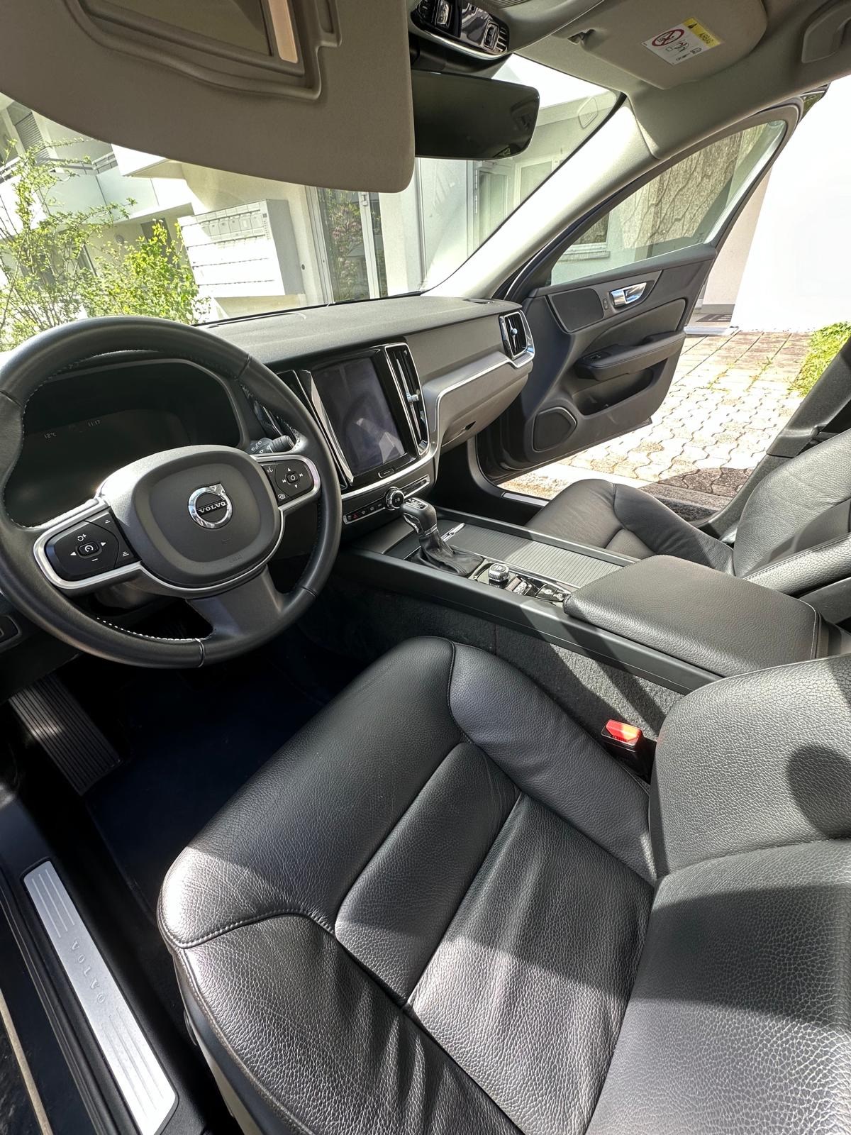 VOLVO V60 D4 AWD Momentum Geartronic-image-7
