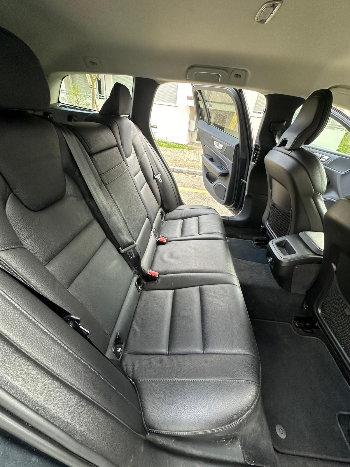 VOLVO V60 D4 AWD Momentum Geartronic-image-14