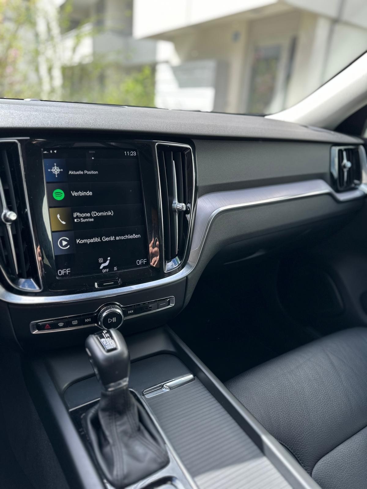 VOLVO V60 D4 AWD Momentum Geartronic-image-15