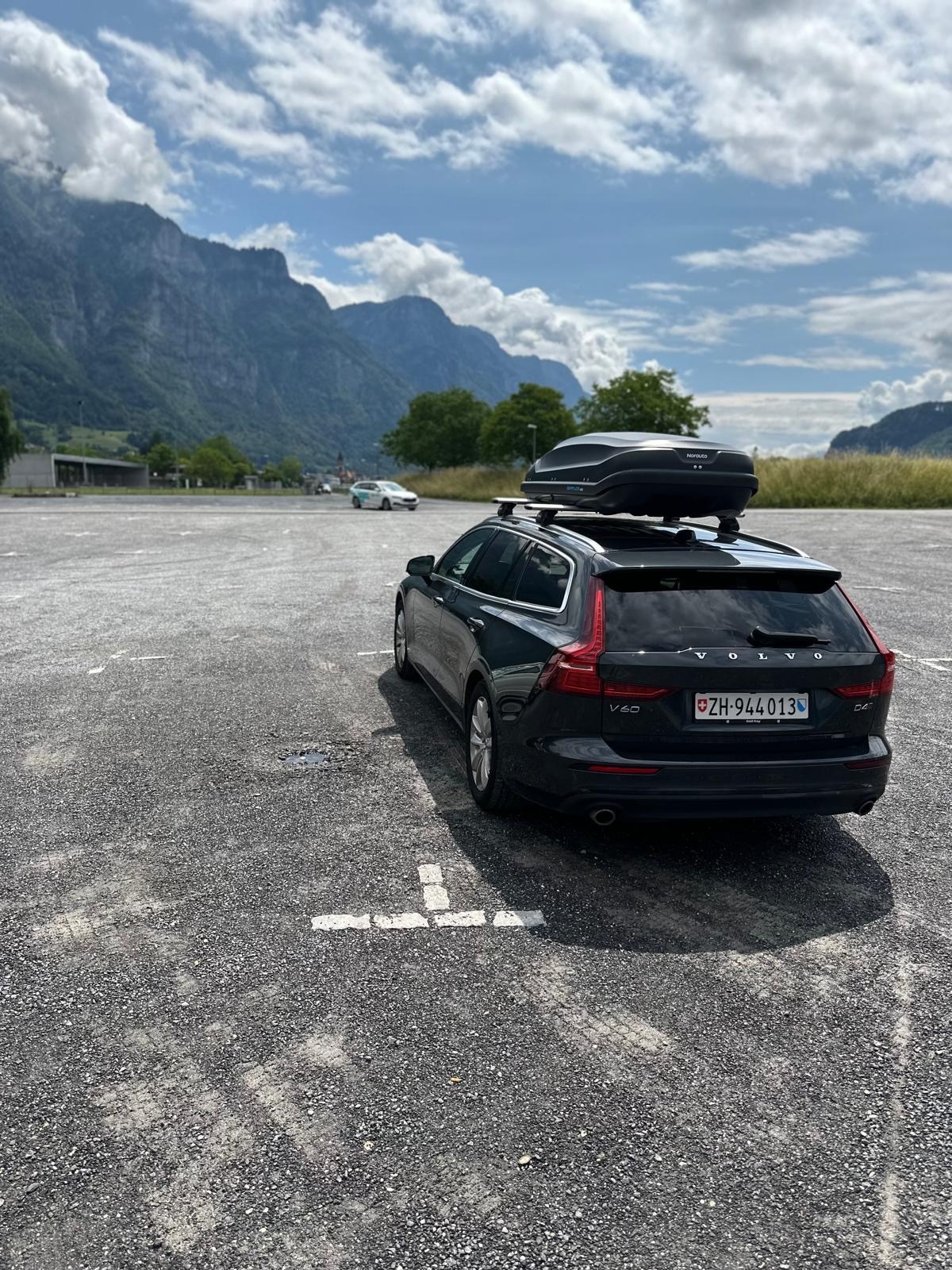 VOLVO V60 D4 AWD Momentum Geartronic-image-1