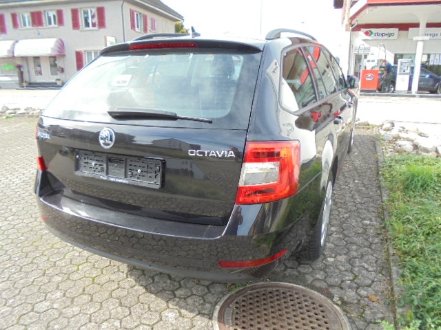 SKODA Octavia Combi 1.5 TSI Ambition DSG-image-3