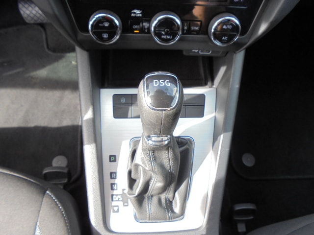 SKODA Octavia Combi 1.5 TSI Ambition DSG-image-9