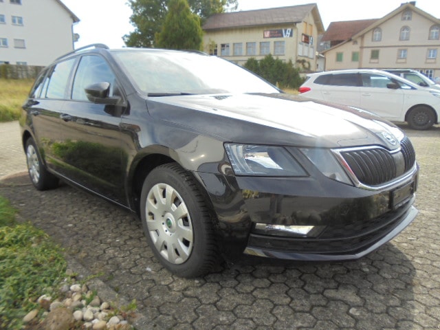 SKODA Octavia Combi 1.5 TSI Ambition DSG-image-1