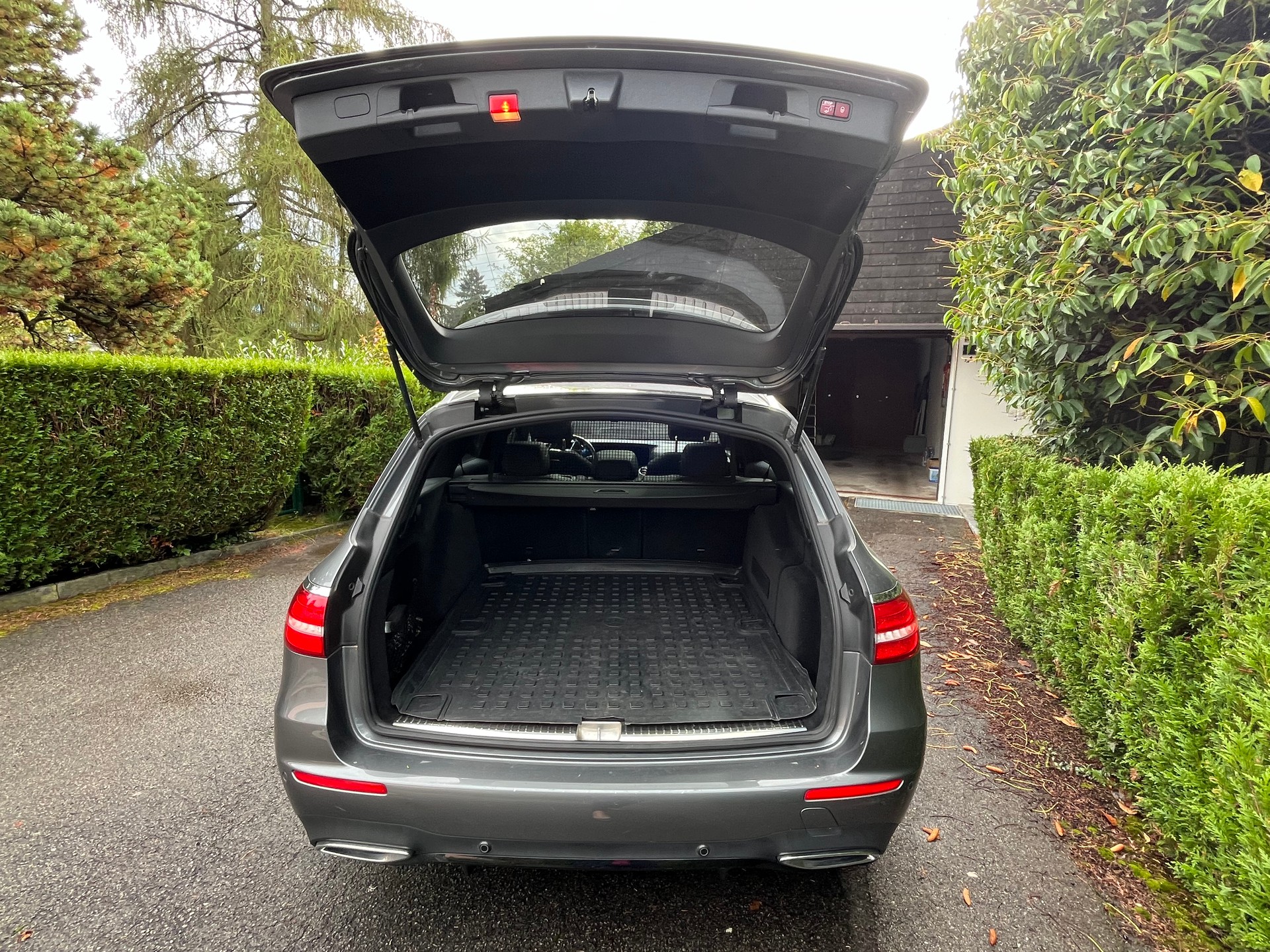 MERCEDES-BENZ E 350 d AMG Line 4Matic 9G-Tronic-image-11