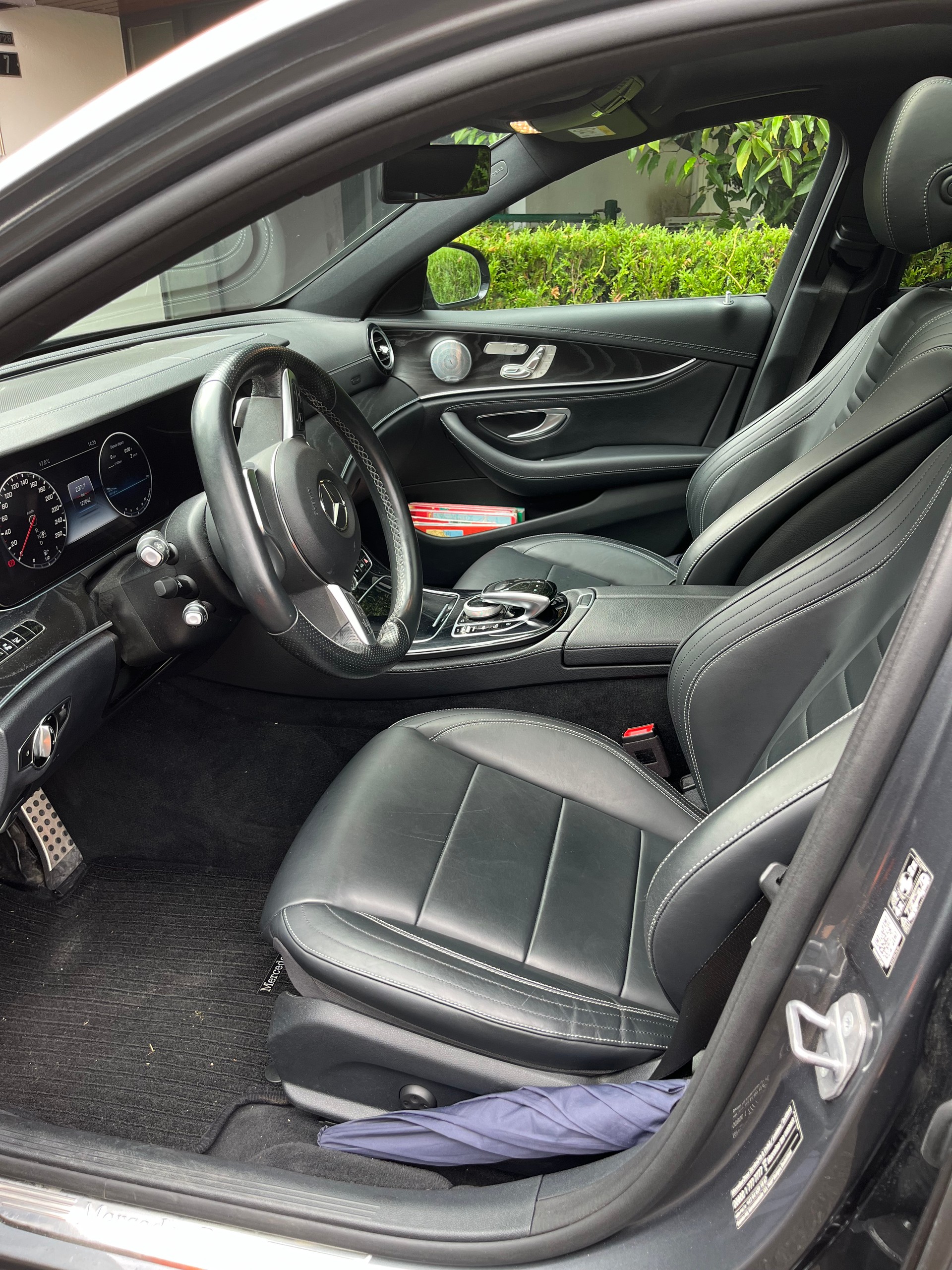 MERCEDES-BENZ E 350 d AMG Line 4Matic 9G-Tronic-image-2