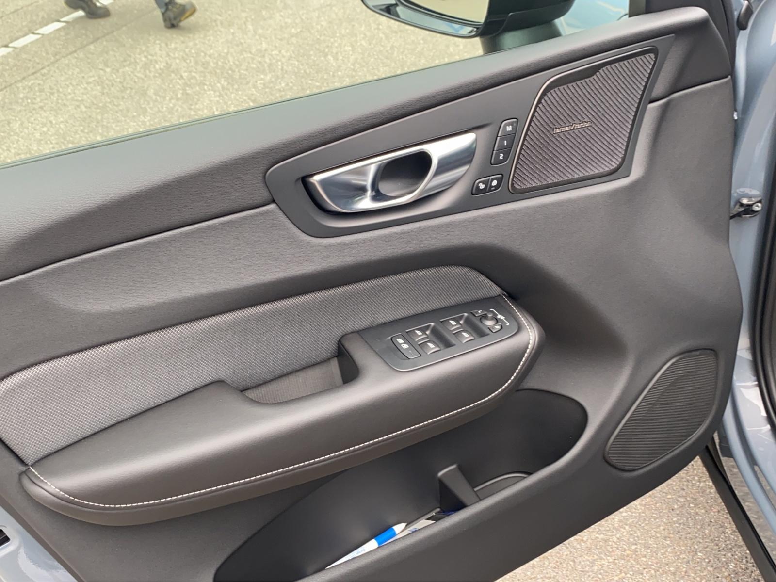 VOLVO XC60 2.0 T6 TE Ultra Dark eAWD-image-12