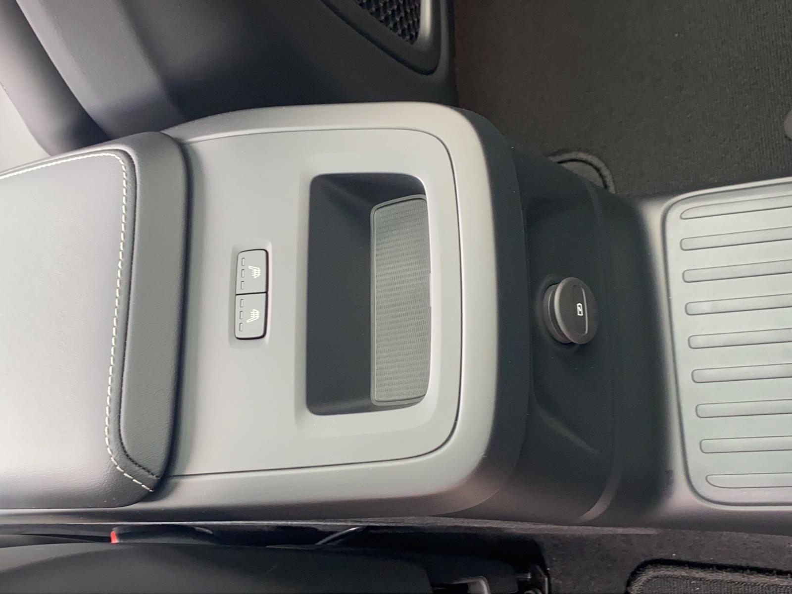 VOLVO XC60 2.0 T6 TE Ultra Dark eAWD-image-16