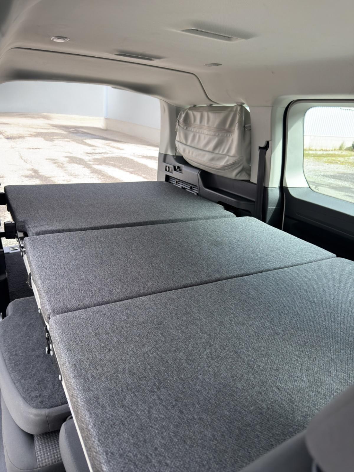 VW Caddy Maxi 2.0 TDI California-image-18