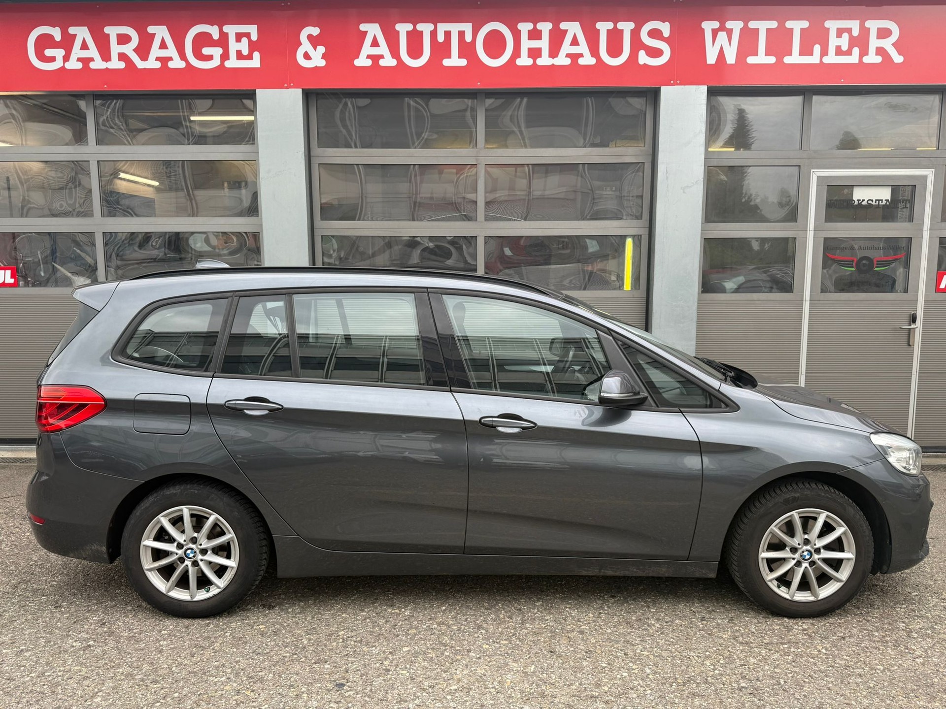 BMW 218d Gran Tourer Steptronic-image-3