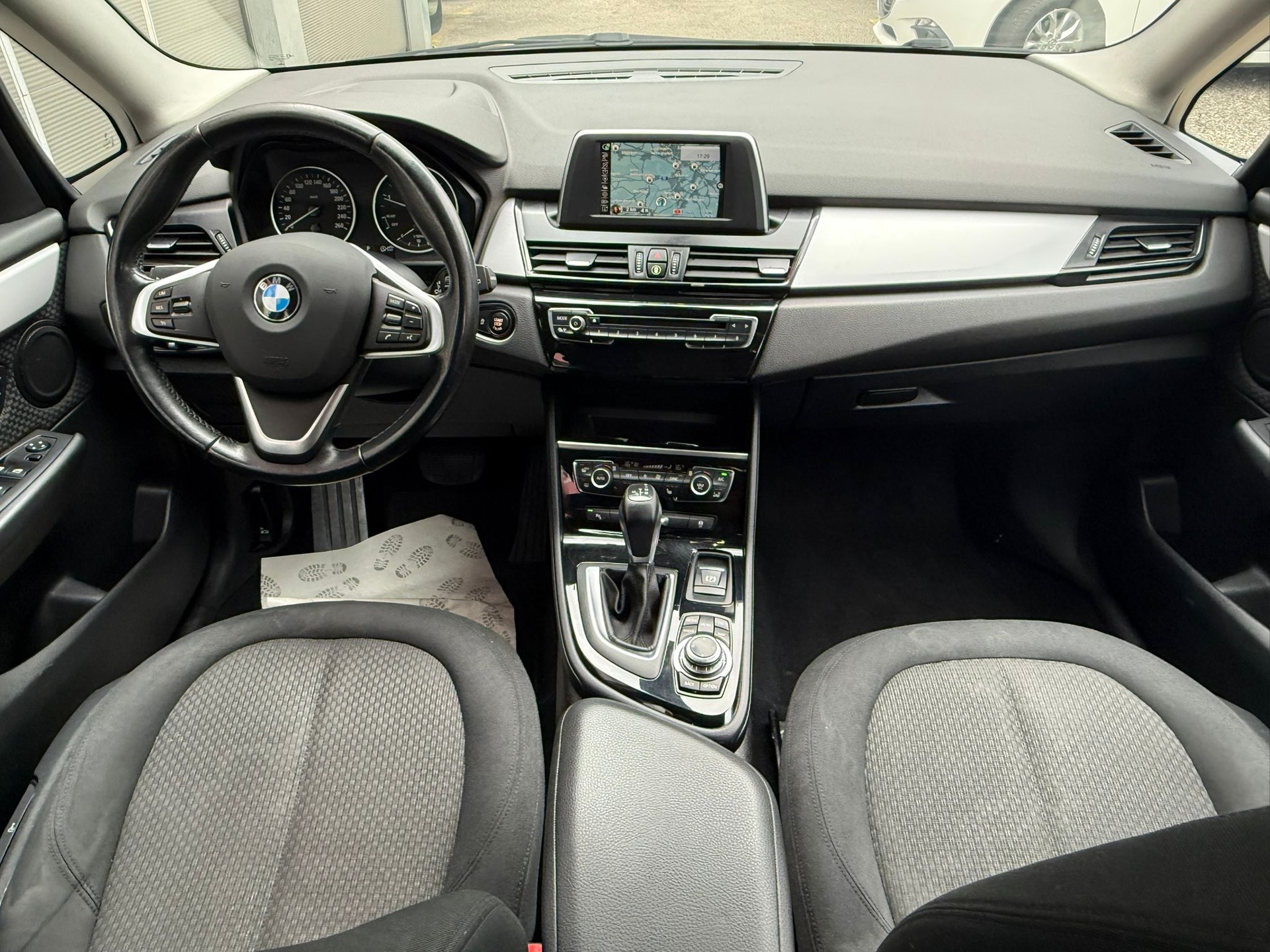 BMW 218d Gran Tourer Steptronic-image-8