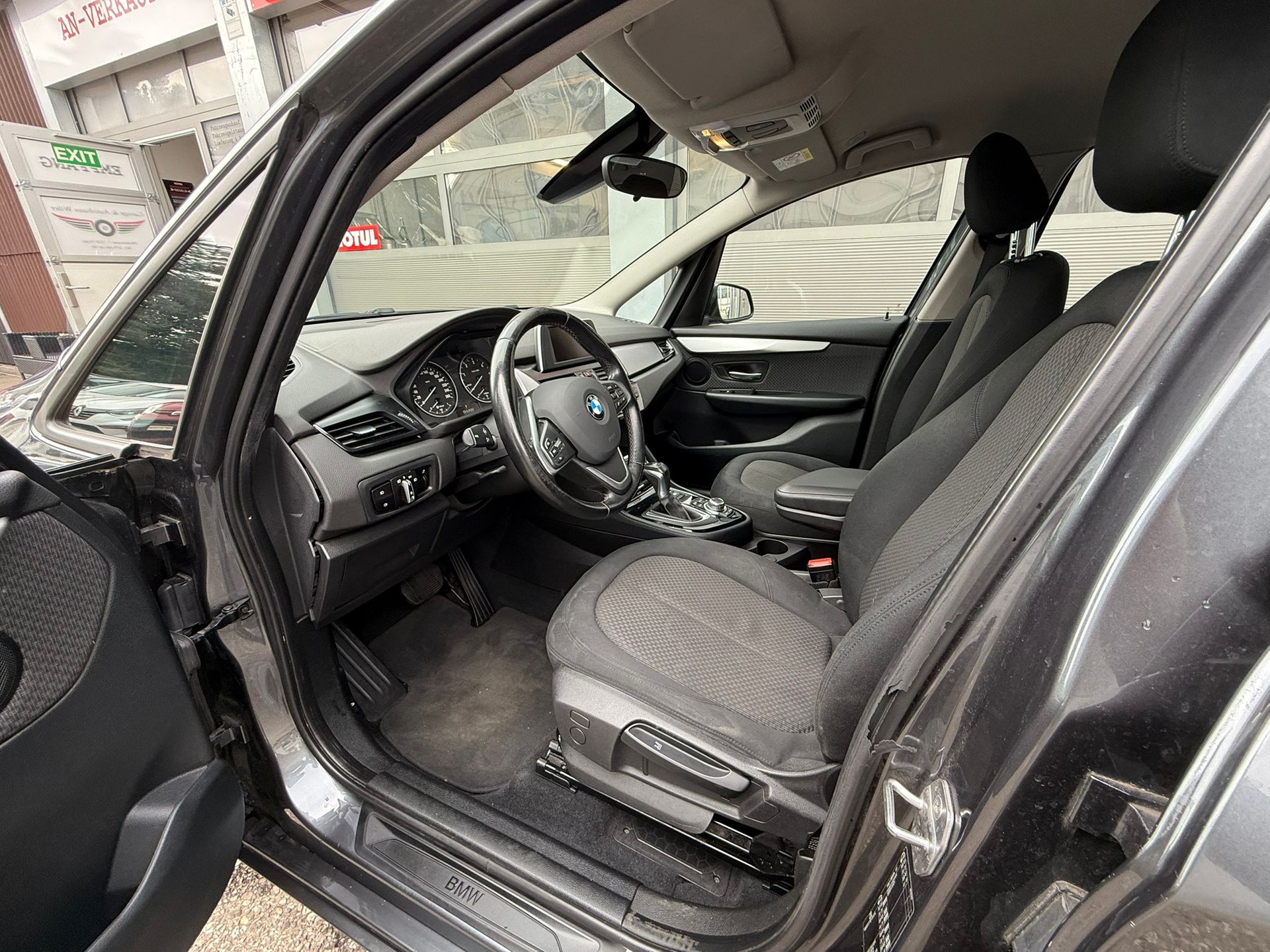 BMW 218d Gran Tourer Steptronic-image-9