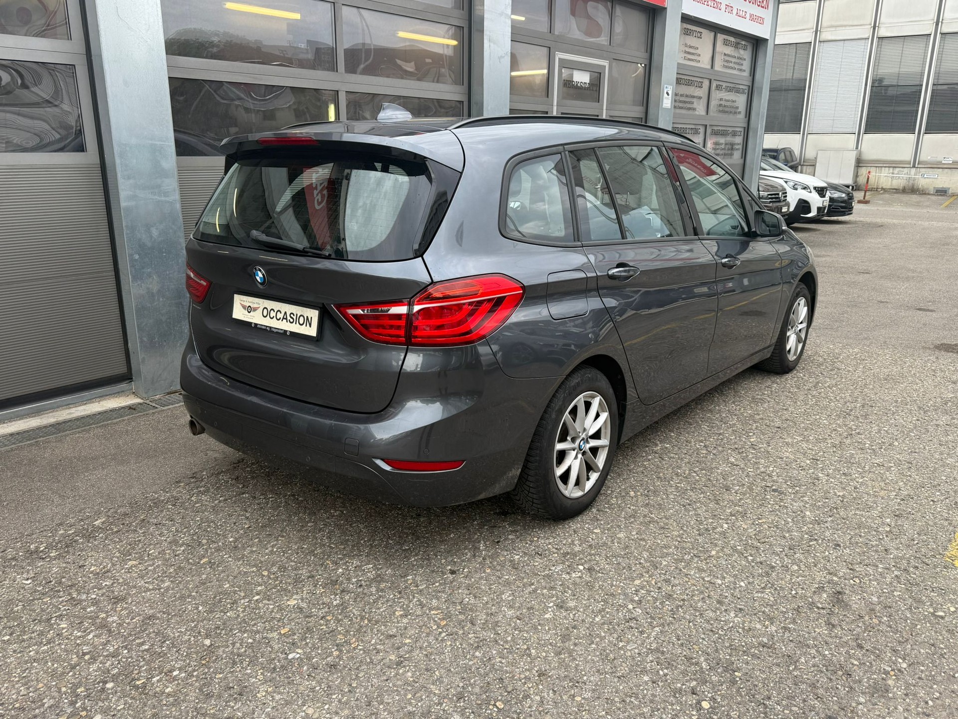 BMW 218d Gran Tourer Steptronic-image-4