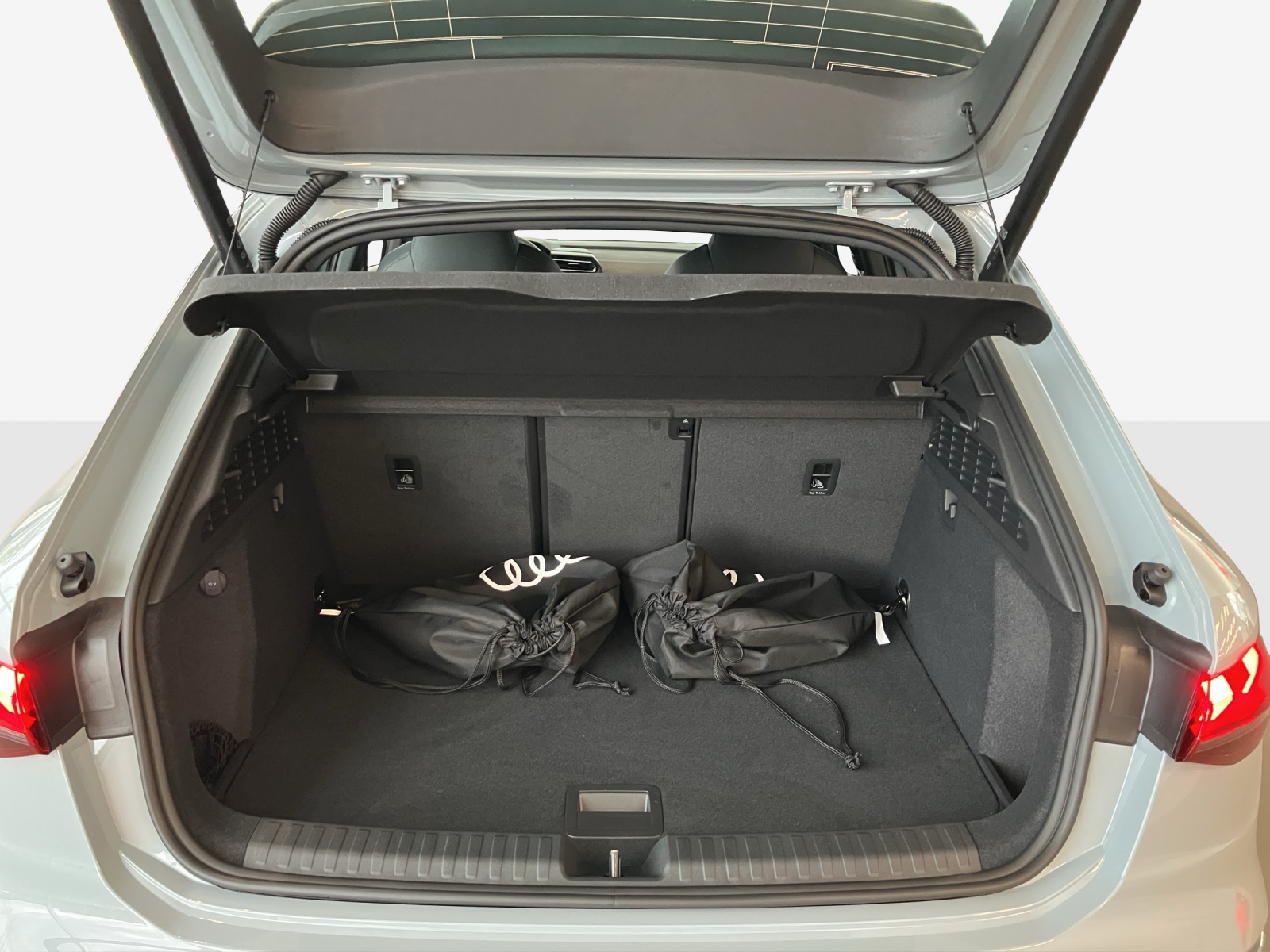 AUDI A3 Sportback 40 TFSI e Attraction S-tronic-image-12