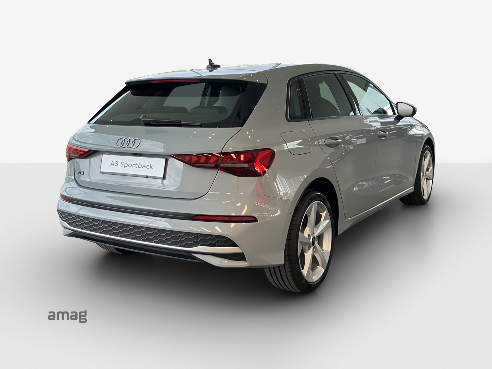 AUDI A3 Sportback 40 TFSI e Attraction S-tronic-image-4