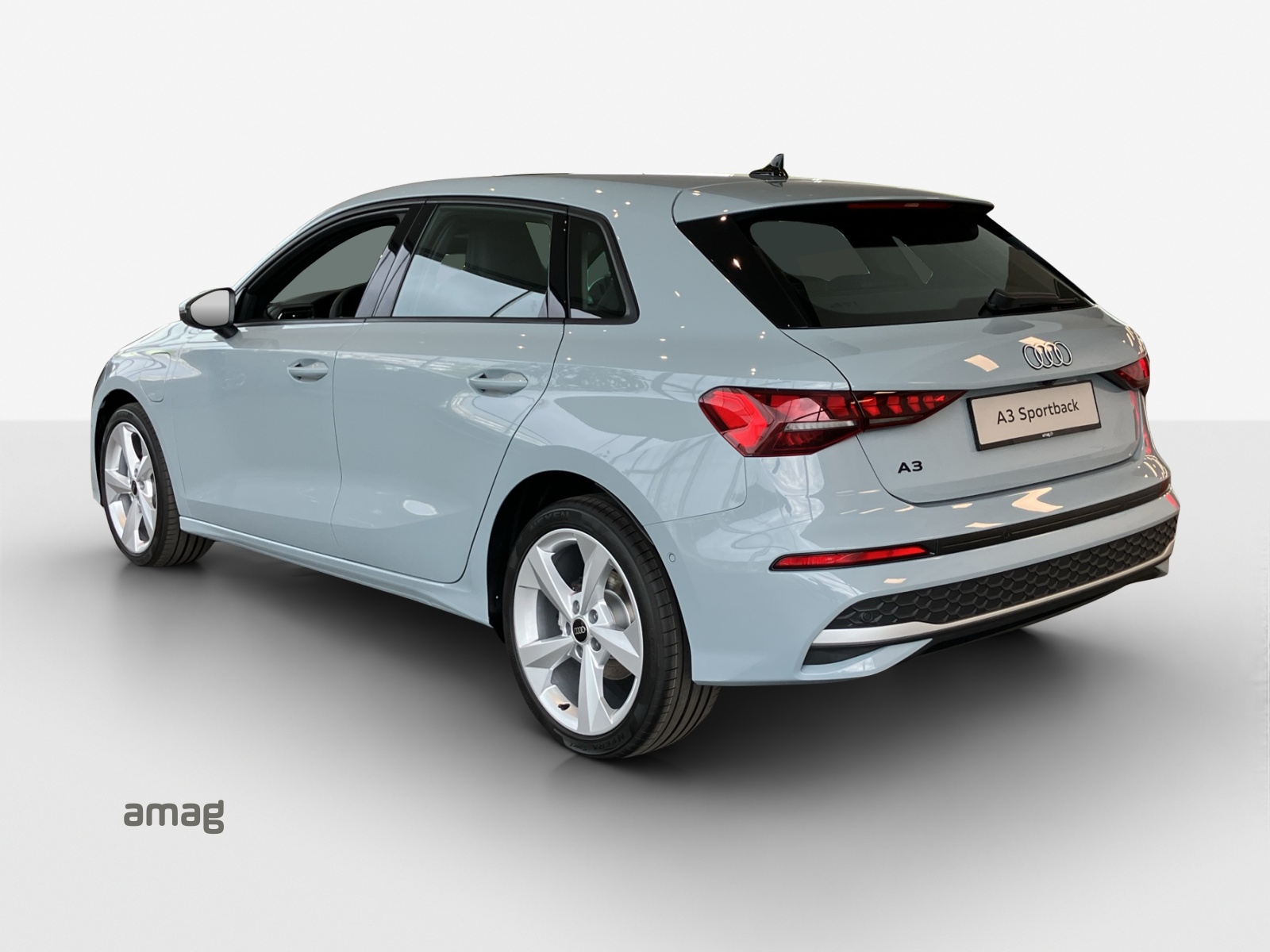 AUDI A3 Sportback 40 TFSI e Attraction S-tronic-image-2