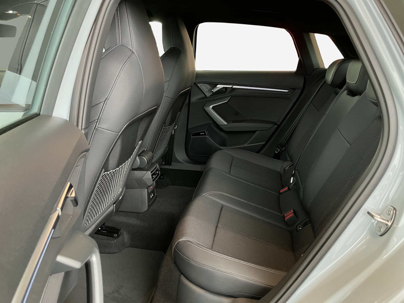 AUDI A3 Sportback 40 TFSI e Attraction S-tronic-image-11