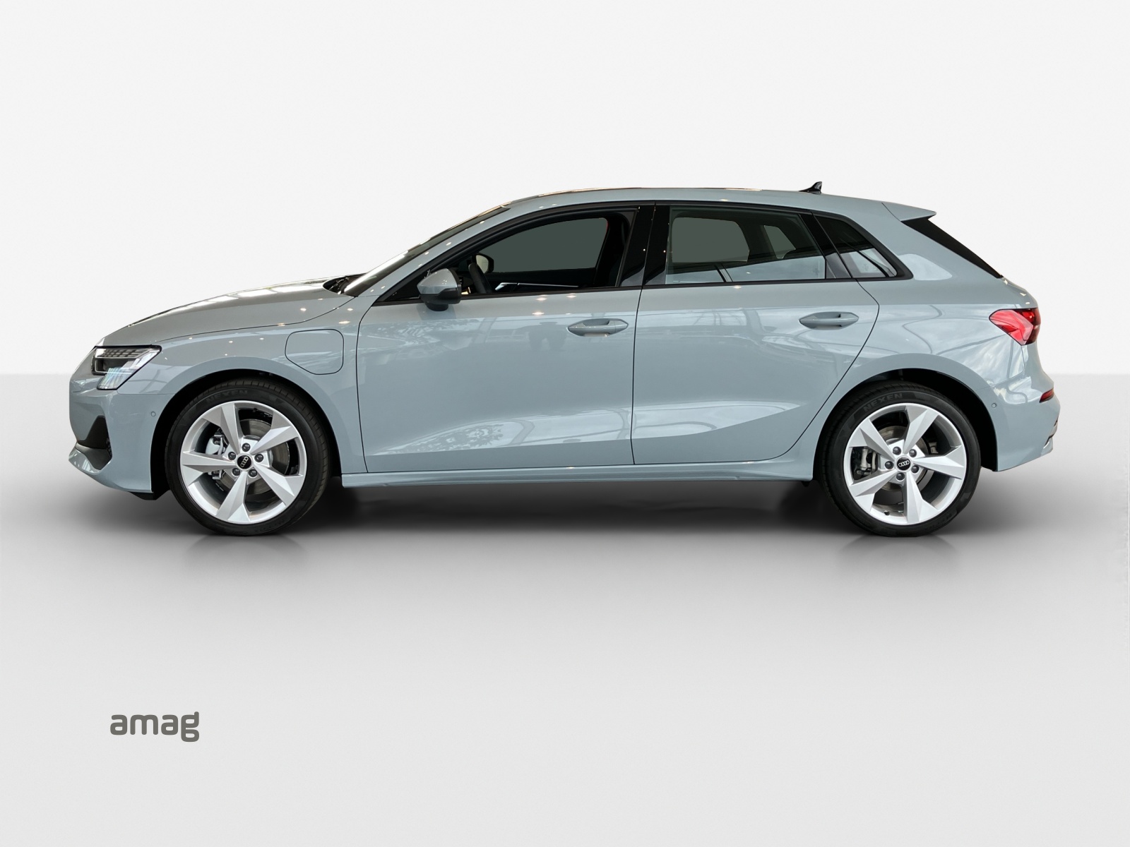 AUDI A3 Sportback 40 TFSI e Attraction S-tronic-image-1