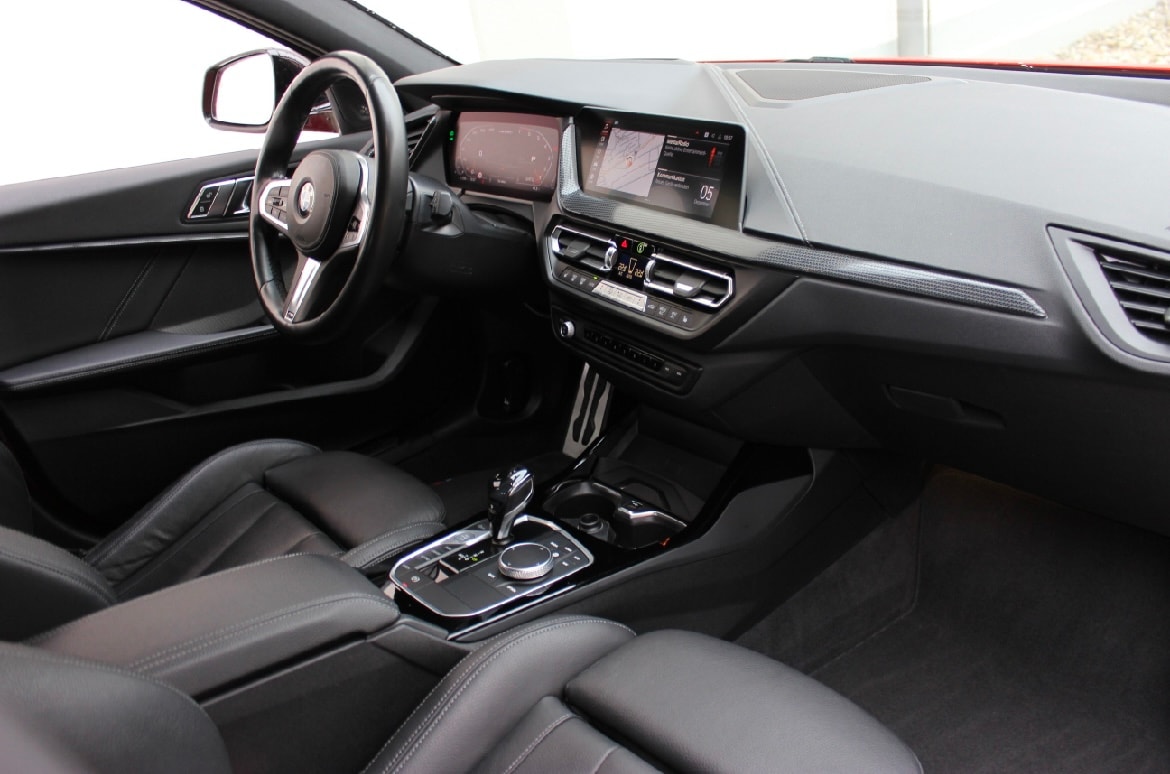 BMW M135i xDrive Steptronic-image-4