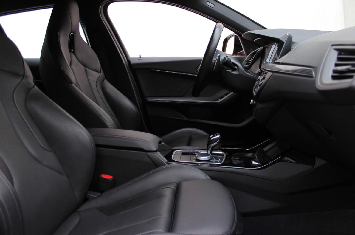 BMW M135i xDrive Steptronic-image-3