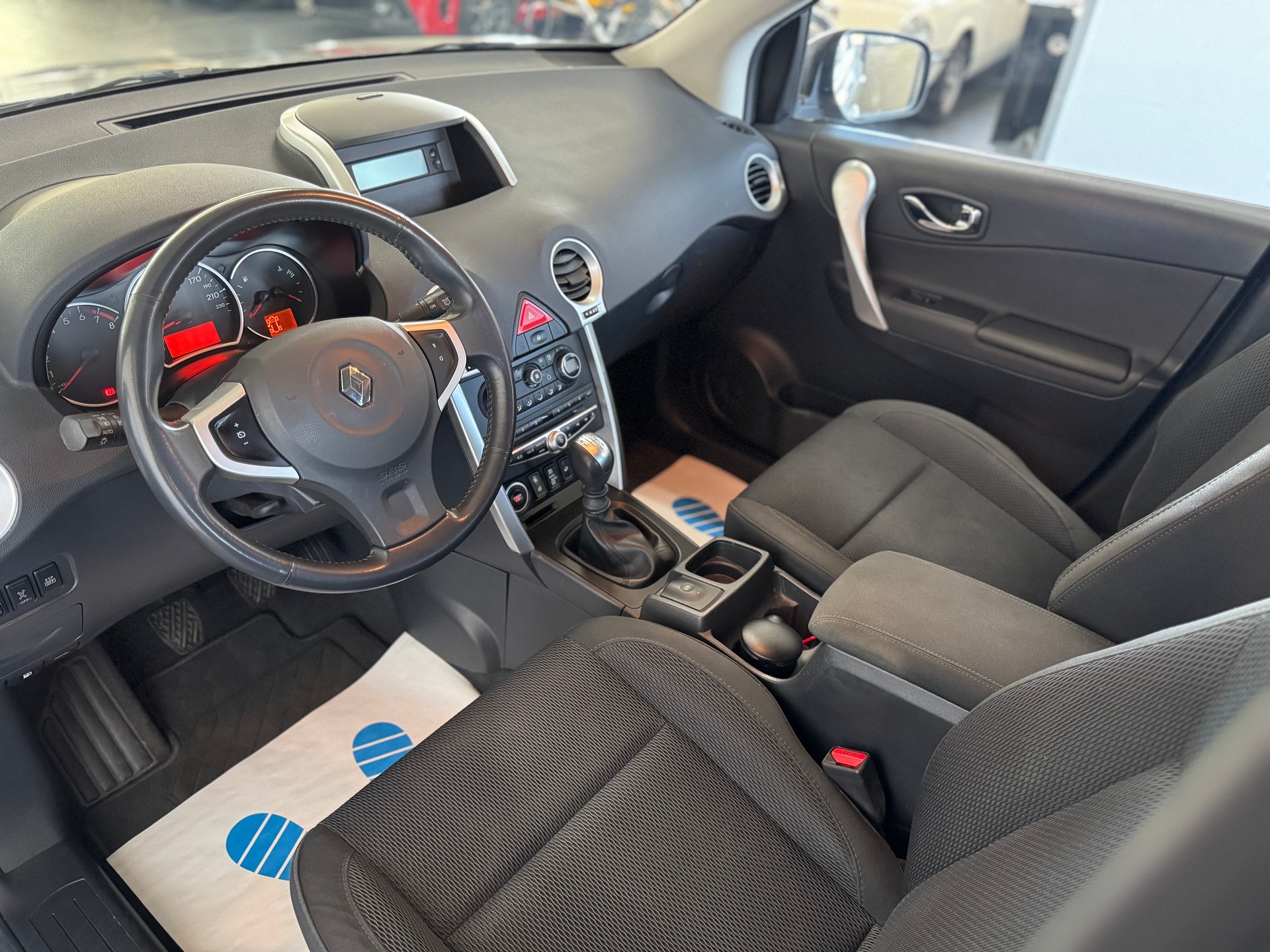 RENAULT Koleos 2.5 Dynamique 4x4-image-12
