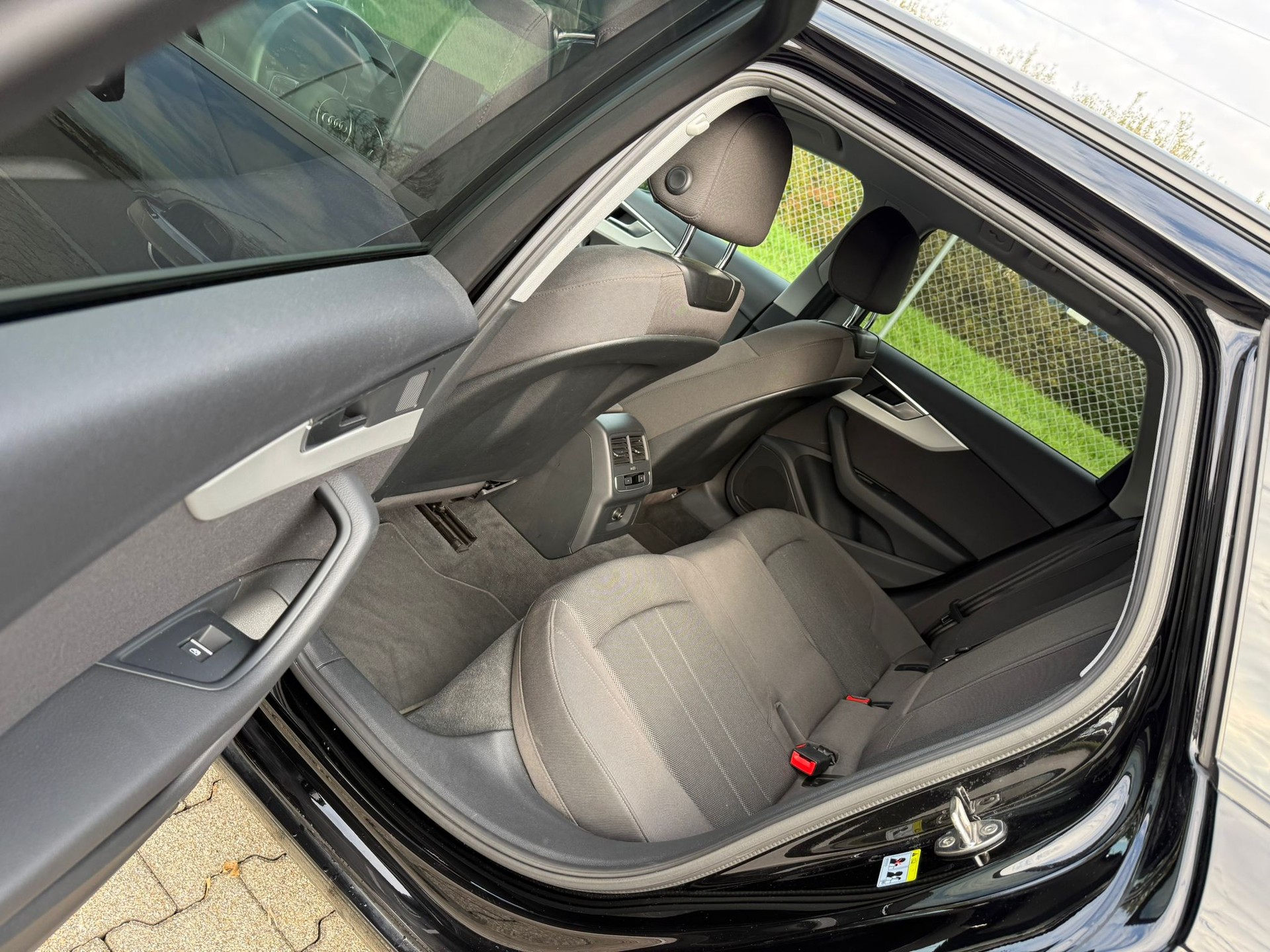 AUDI A4 Avant 35 TDI S-tronic-image-9