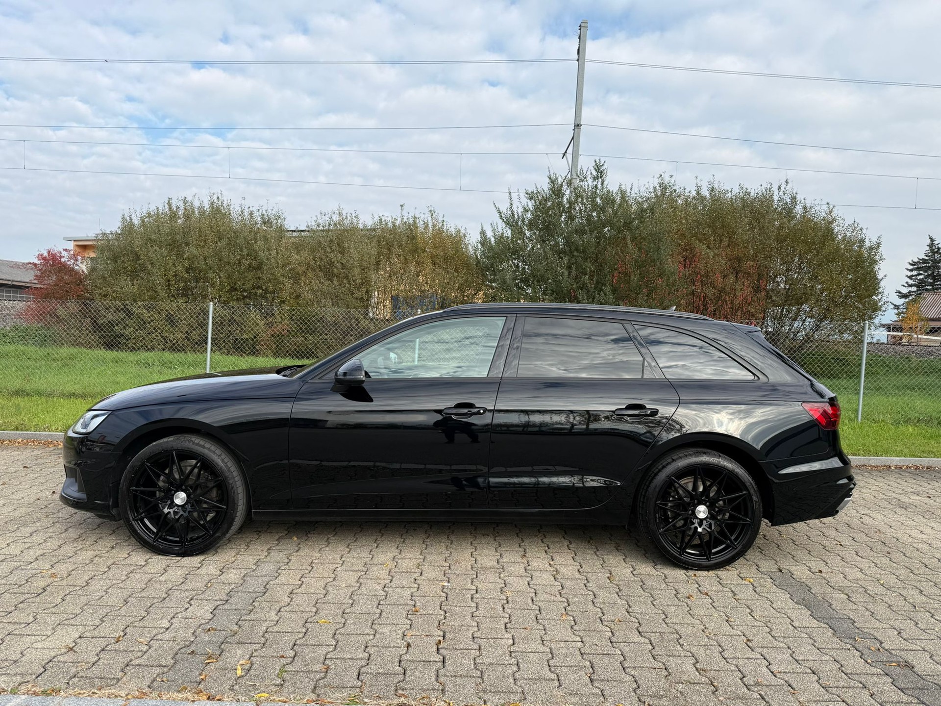 AUDI A4 Avant 35 TDI S-tronic-showroom-element-3