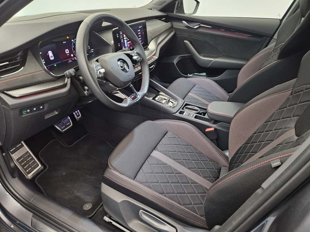 SKODA Octavia RS PHEV-image-10