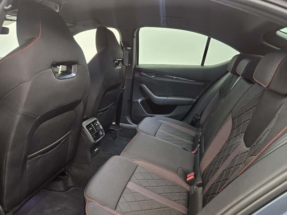 SKODA Octavia RS PHEV-image-12