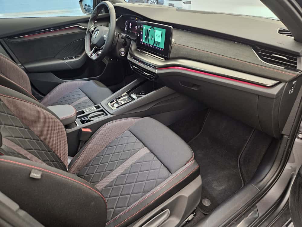 SKODA Octavia RS PHEV-image-11