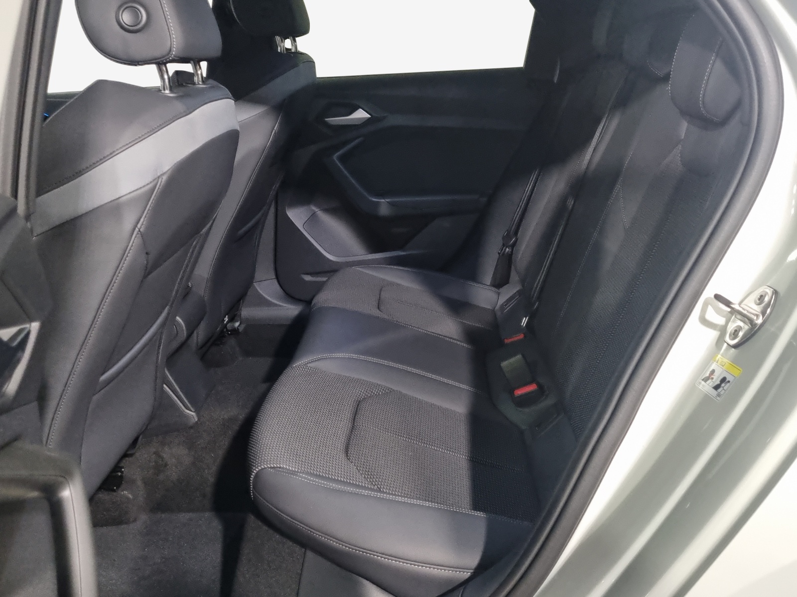 AUDI A1 Sportback 30 TFSI S Line Attraction S-tronic-image-11