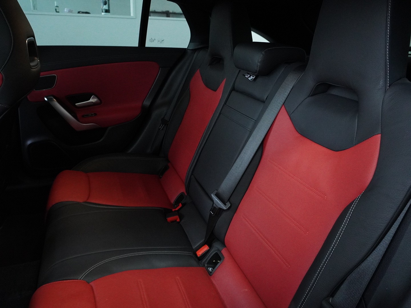 MERCEDES-BENZ CLA Shooting Brake 35 AMG 4Matic 7G-DCT-image-4