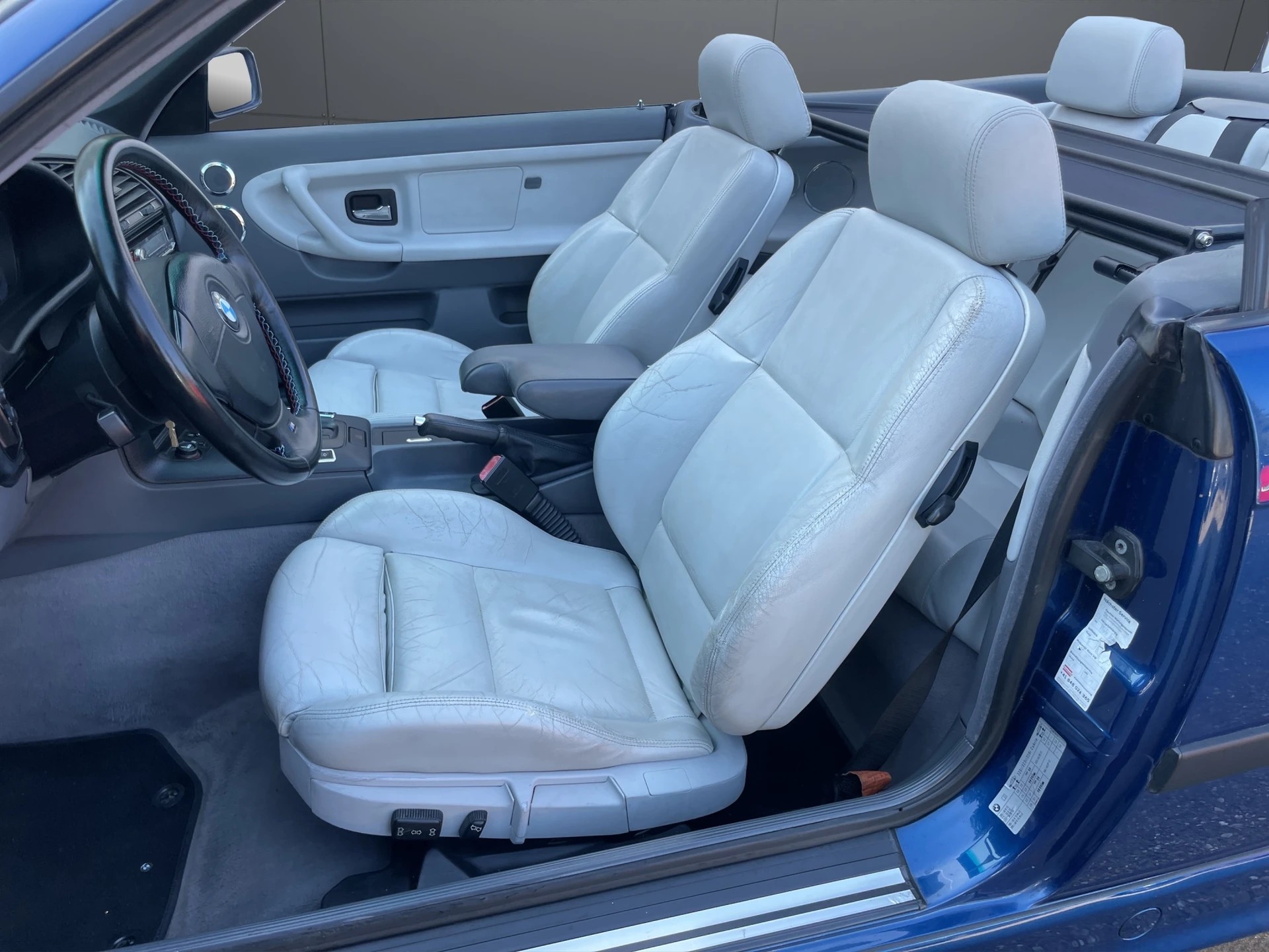 BMW 328i A Cabrio M-Sportpaket-image-6