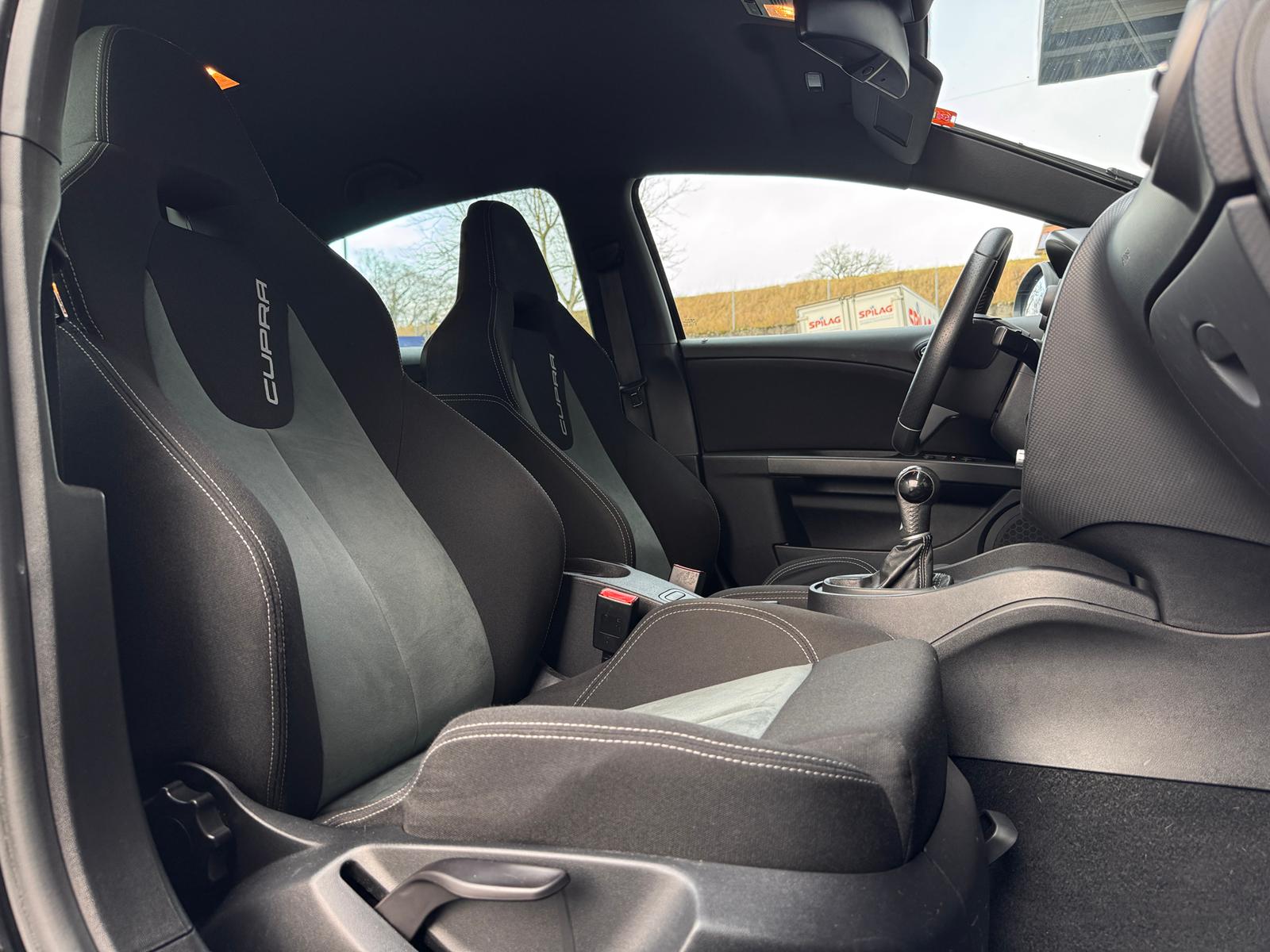 SEAT Leon 2.0 TSI Cupra R310 World Champion Edition-image-10
