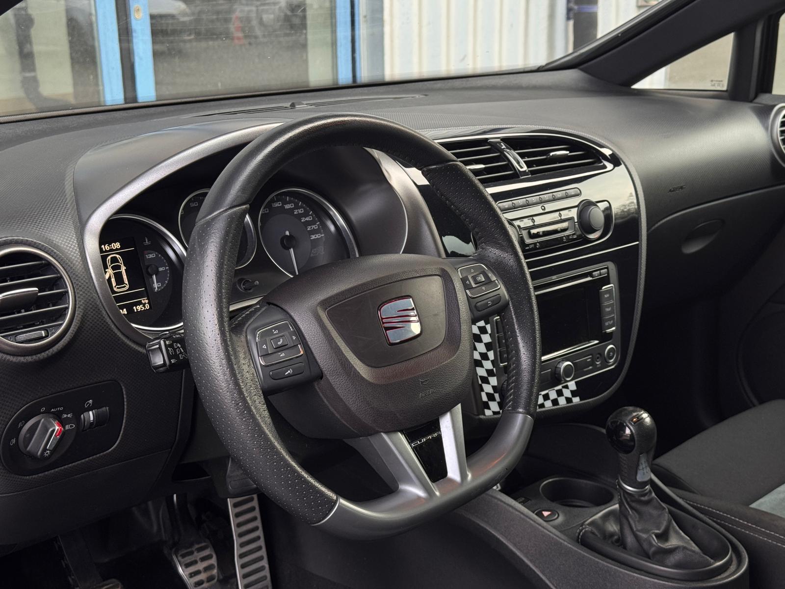 SEAT Leon 2.0 TSI Cupra R310 World Champion Edition-image-8