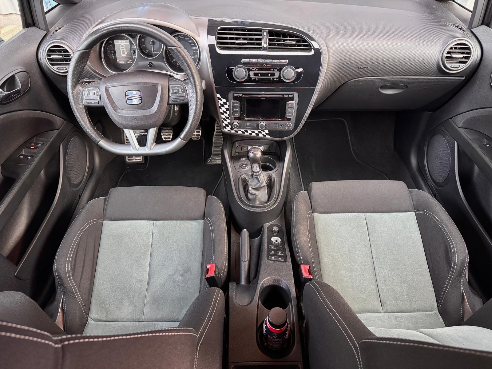 SEAT Leon 2.0 TSI Cupra R310 World Champion Edition-image-9