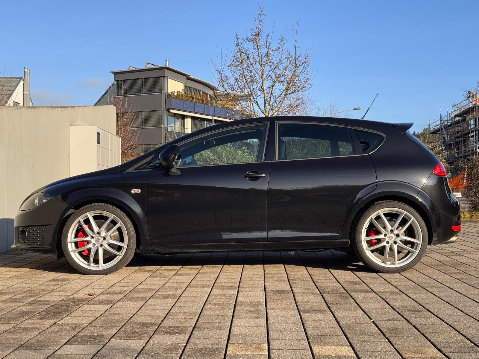 SEAT Leon 2.0 TSI Cupra R310 World Champion Edition-image-4