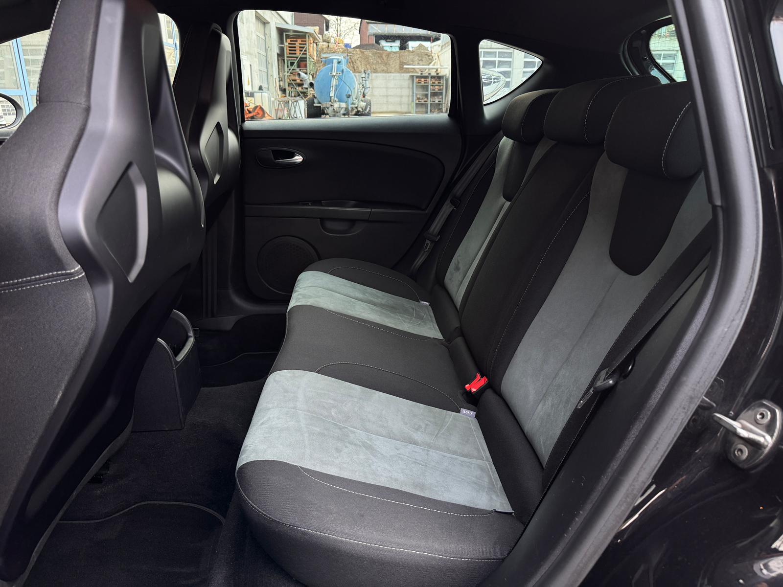 SEAT Leon 2.0 TSI Cupra R310 World Champion Edition-image-12