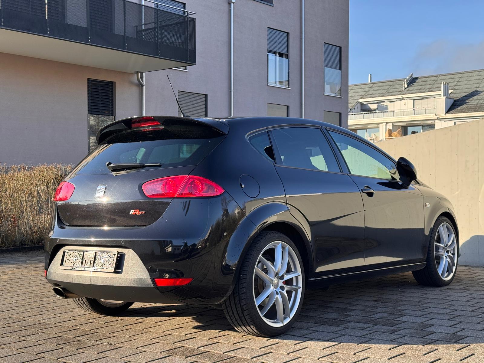SEAT Leon 2.0 TSI Cupra R310 World Champion Edition-image-7