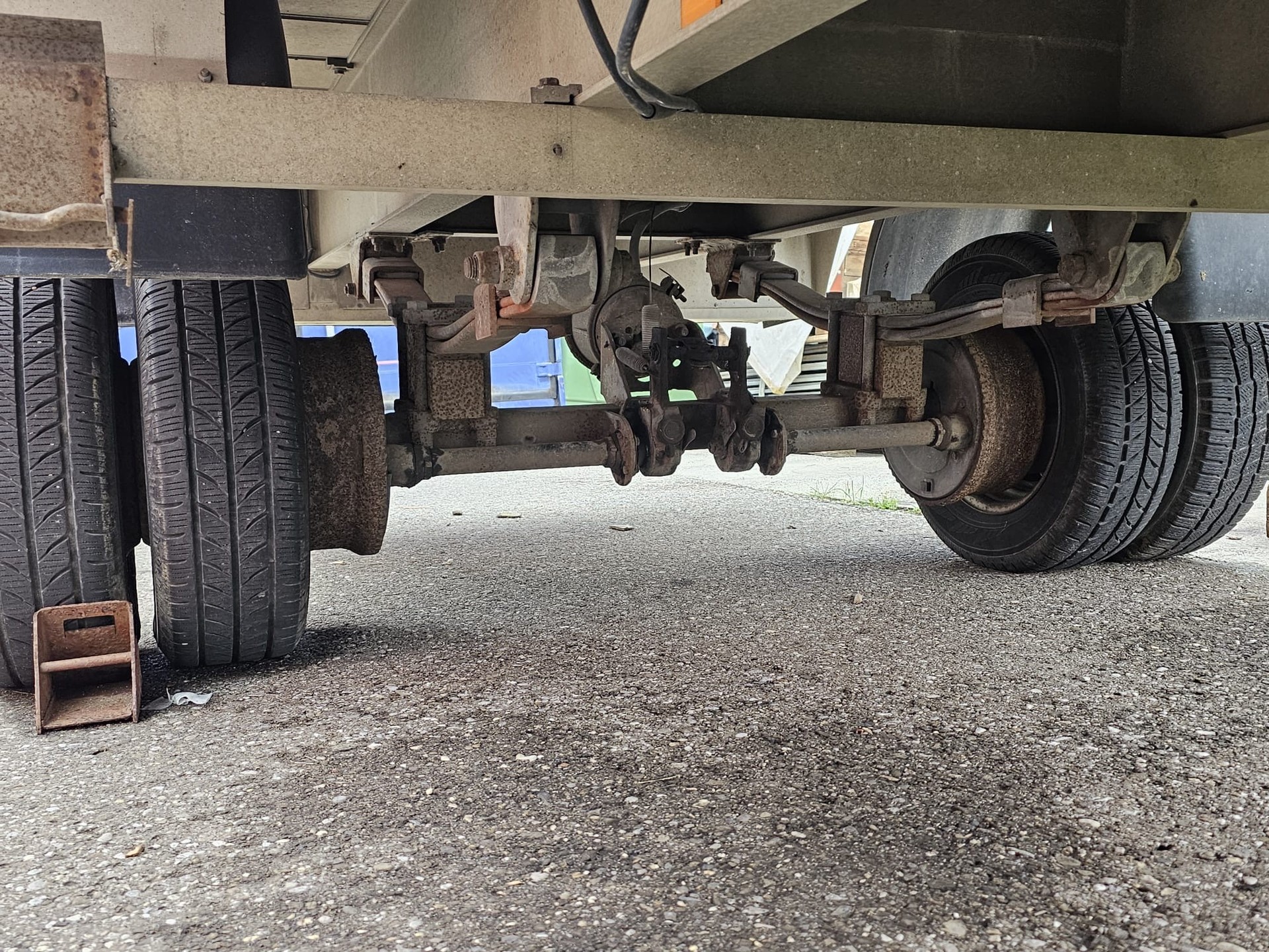 IVECO 50C18/35 T 3.0 Diesel avec 4 semi-remorques-image-7