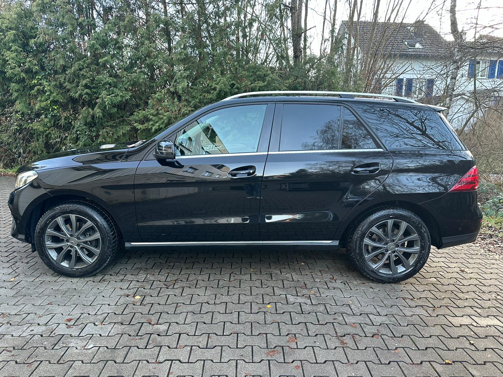 MERCEDES-BENZ GLE 250 d Executive 4Matic 9G-Tronic-image-1