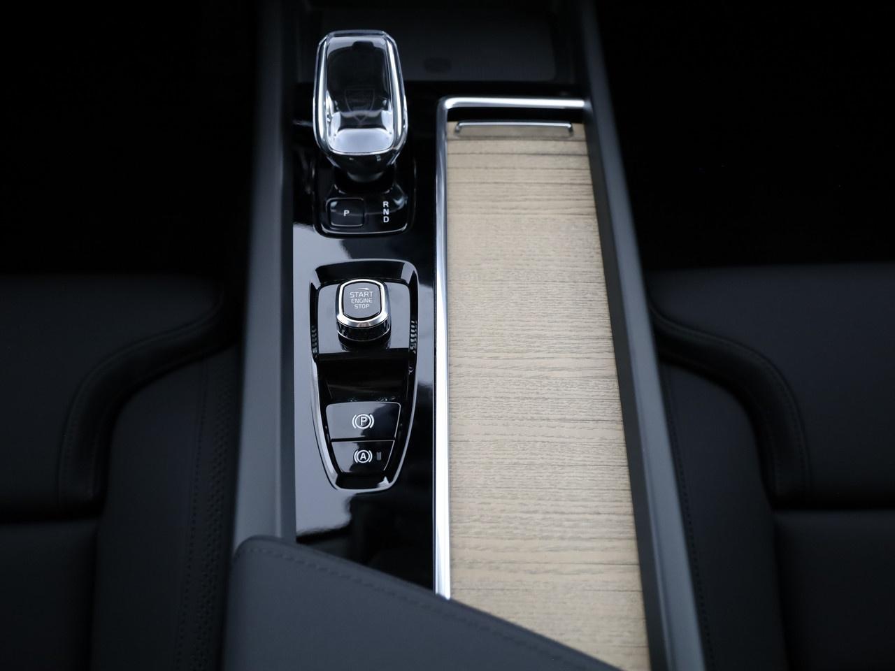 VOLVO XC60 2.0 T6 TE Ultra Dark eAWD-image-9